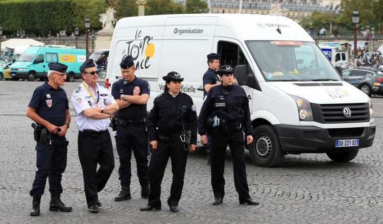 tour-de-france-police-paris