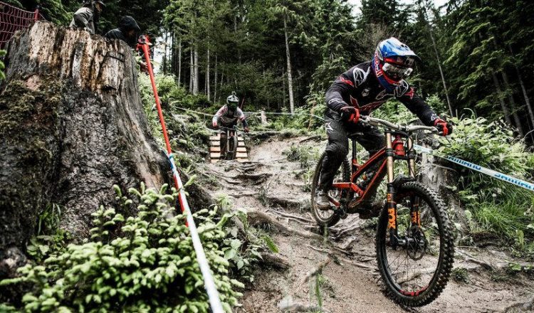 aaron-gwin-and-claudio-caluori-course-preview-run-for-leogang-2016