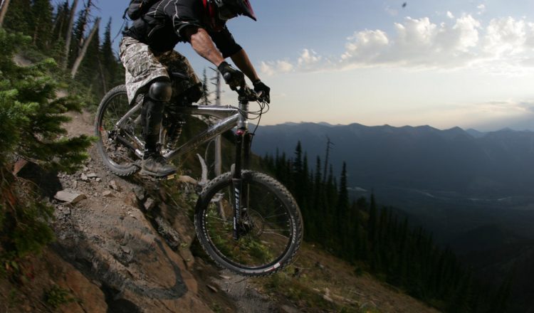 downhill-attack-position-step-technical-terrain