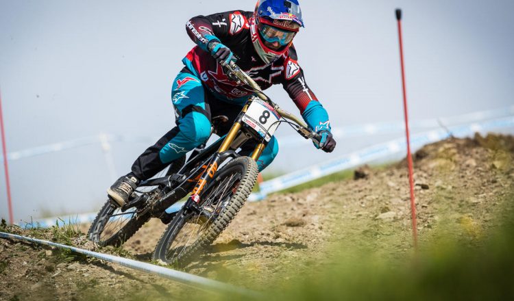 aaron gwin turn downhill attack positio leogang